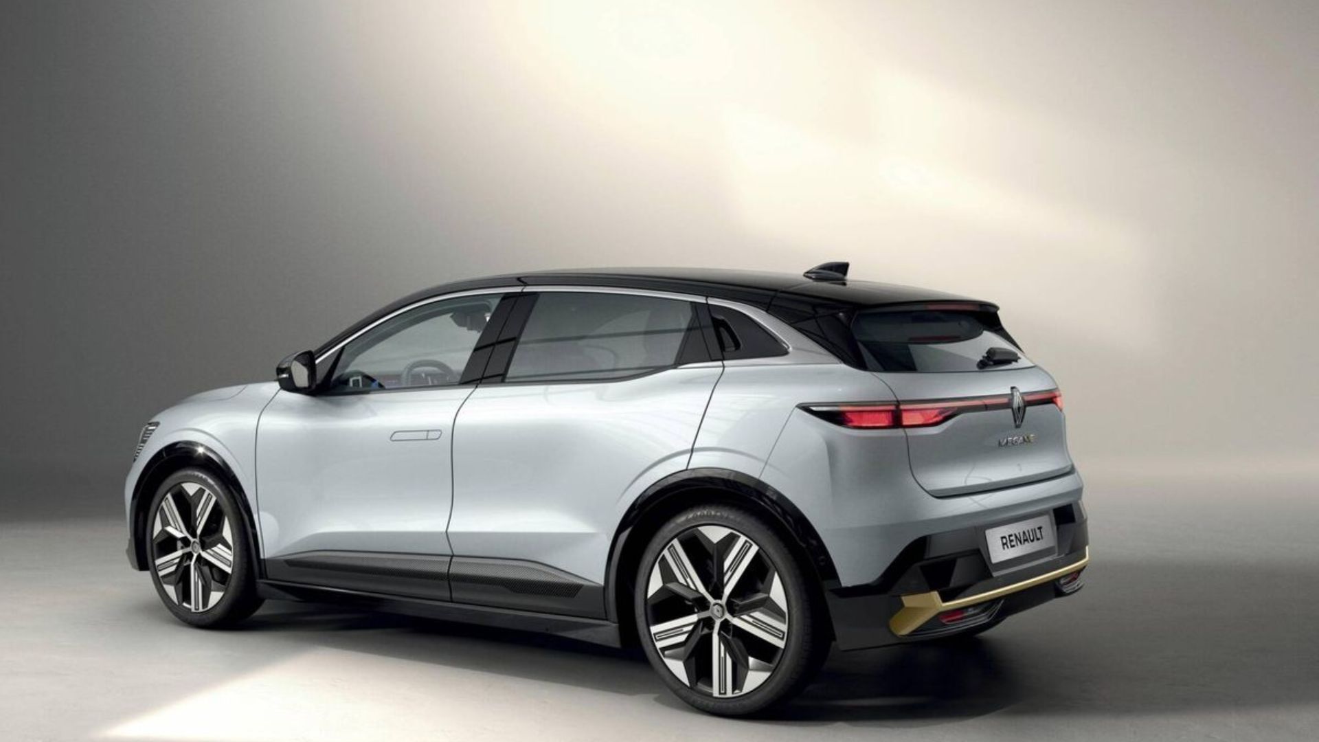 Reparación coches eléctricos Renault Megane E-Tech en Madrid