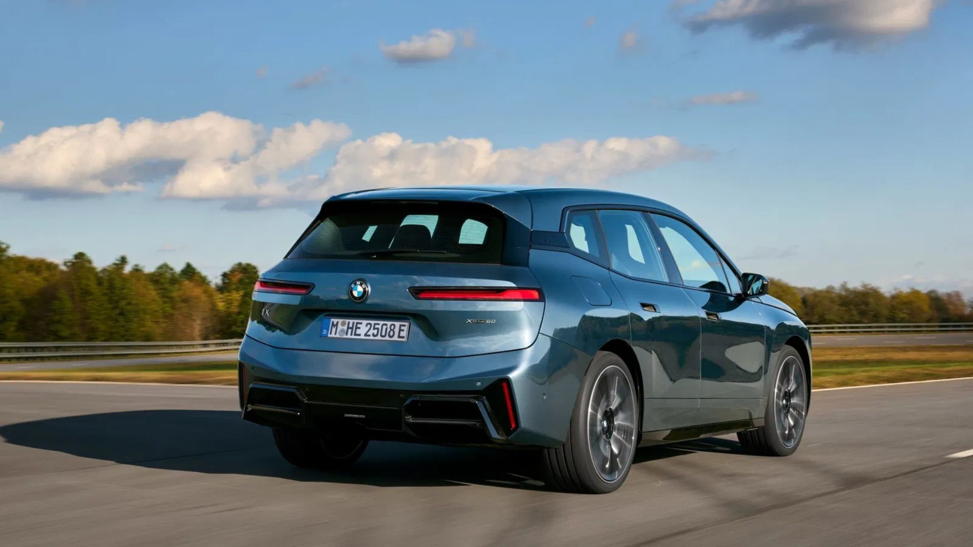 Reparación coches eléctricos BMW iX en Sevilla